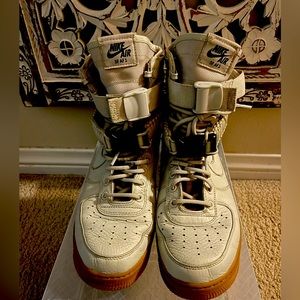 Nike Air Force One Women’s Hightop’s